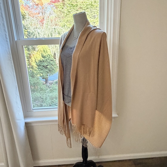 Sky Cashmere Virgin Wool oversized blanket wrap scarf in Tan - Picture 2 of 5